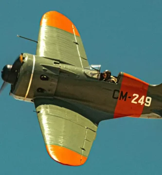 Polikarpov I-16 «Mosca» con los colores de la República en vuelo, aeródromo de Cuatrovientos (Fundación Infante de Orleans)